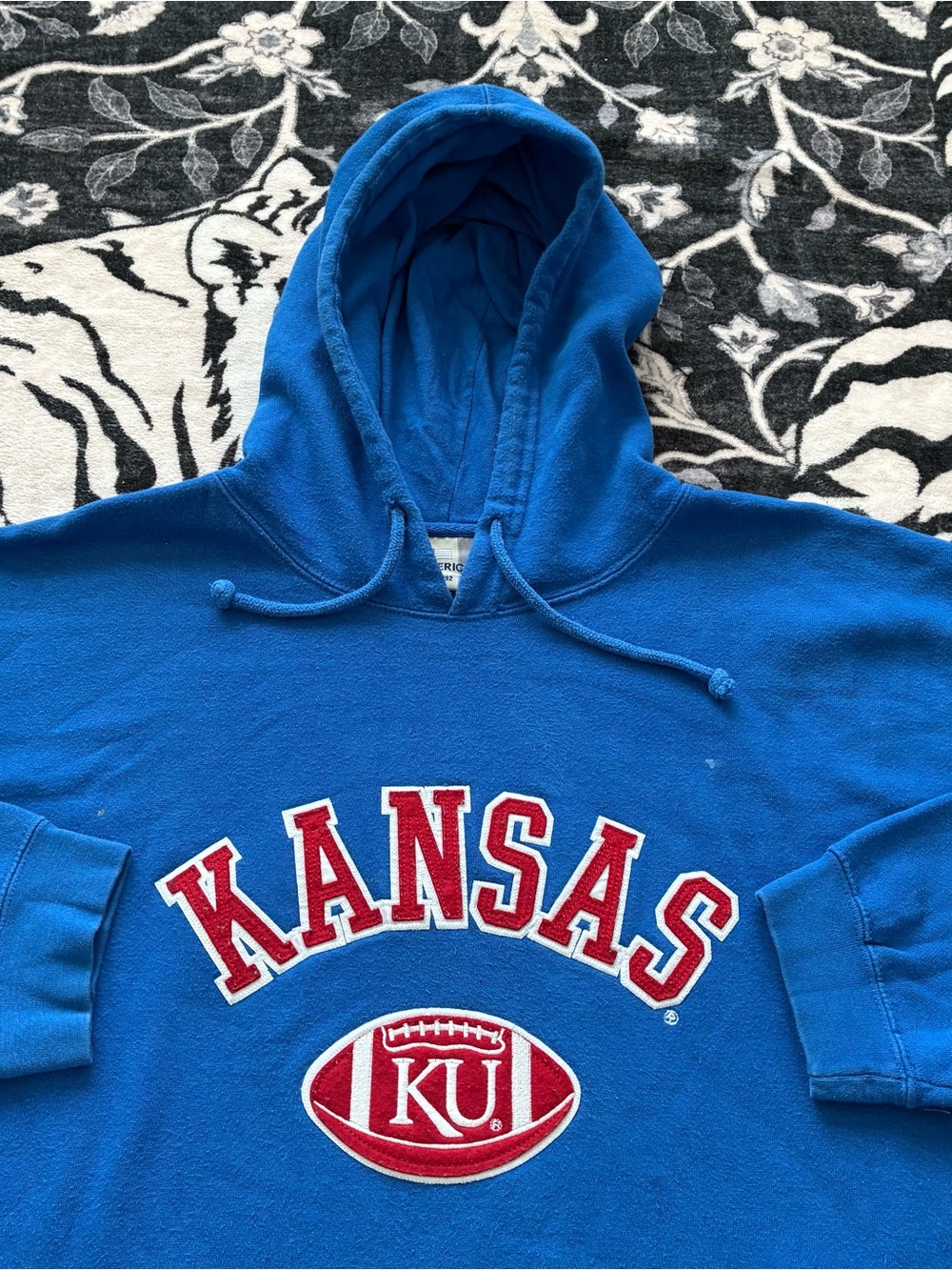 017 - VINTAGE 00s UNIVERSITY OF KANSAS Y2K KU JAYHAWKS FOOTBALL HOODIE